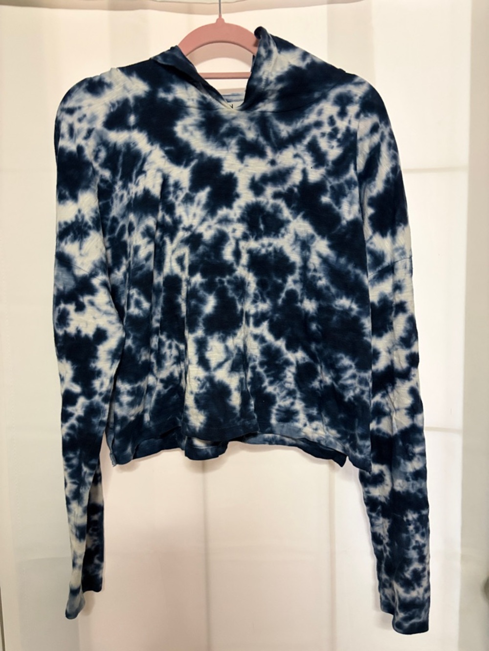 🔮 Tie-Dye Navy and White Cropped Hooded Pullover Ptp 22”